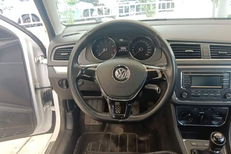 Used Volkswagen Lavida 2015 1.6L Manual Comfort Edition Steering Wheel