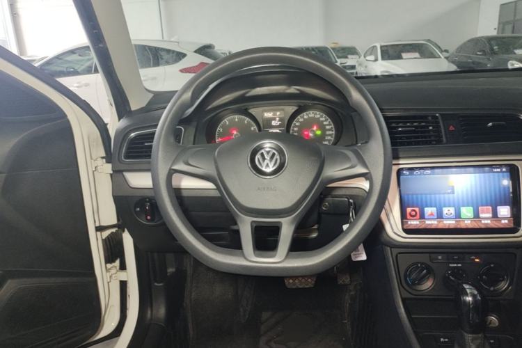 Used Volkswagen Lavida 2015 1.6L Automatic Fashion Edition Steering Wheel