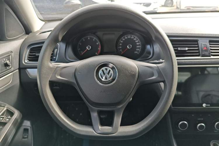 Used Volkswagen Lavida 2015 1.6L Manual Fashion Edition Steering Wheel