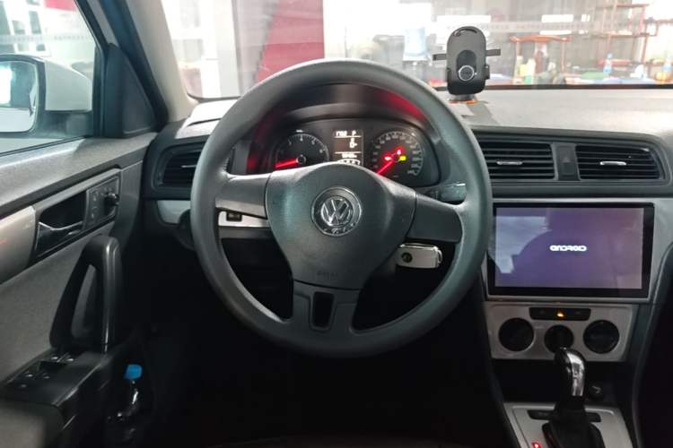 Used Volkswagen Lavida 2015 1.6L Automatic Fashion Edition Steering Wheel