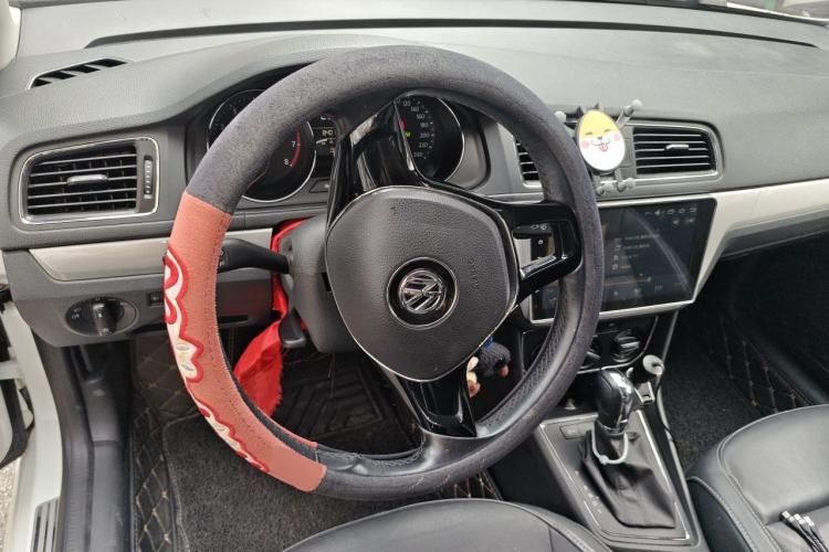 Used Volkswagen Lavida 2015 1.6L Automatic Comfort Edition Steering Wheel