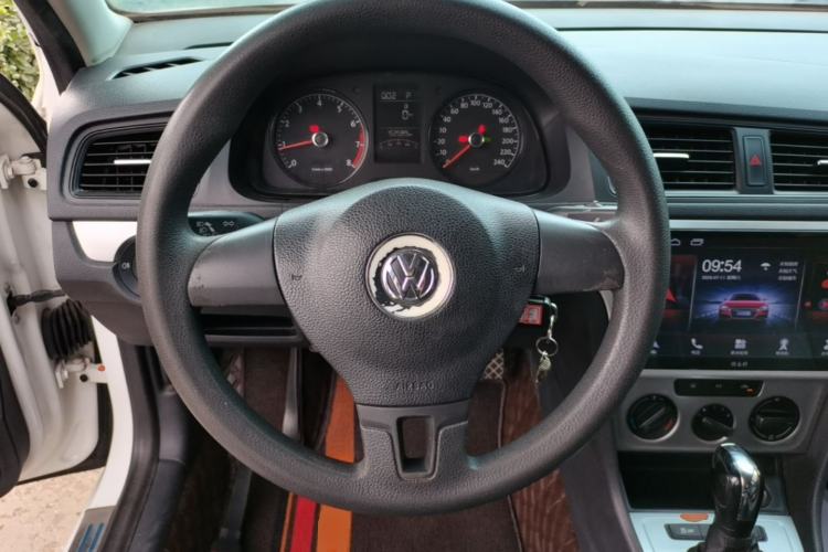 Used Volkswagen Lavida 2015 1.6L Automatic Fashion Edition Steering Wheel