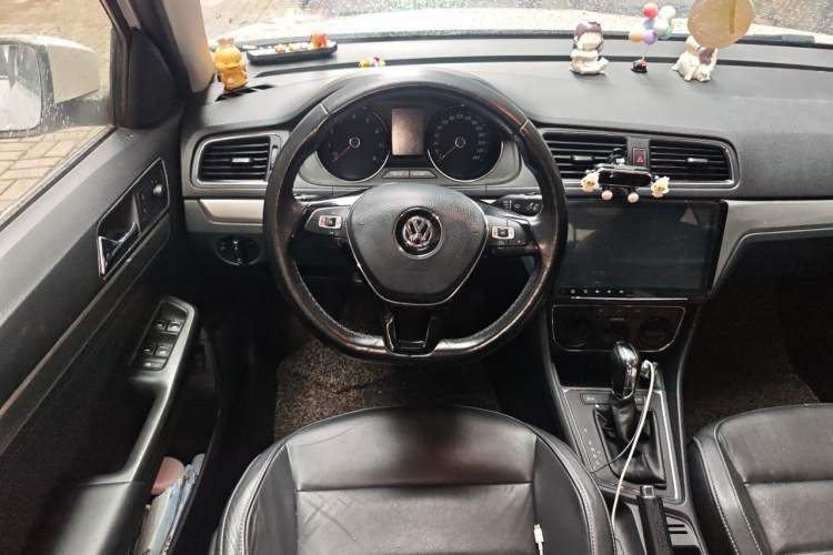 Used Volkswagen Lavida 2015 1.6L Automatic Comfort Edition Steering Wheel