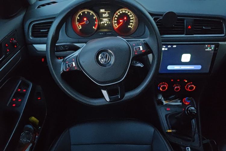Used Volkswagen Lavida 2015 1.6L Manual Fashion Edition Steering Wheel