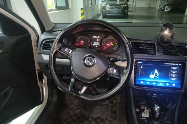 Used Volkswagen Lavida 2015 1.6L Automatic Fashion Edition Steering Wheel