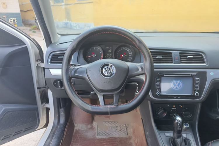 Used Volkswagen Lavida 2015 1.6L Automatic Fashion Edition Steering Wheel