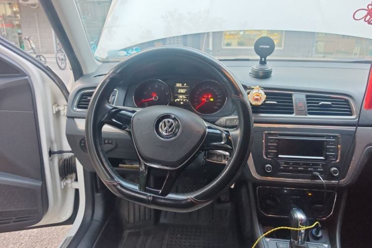Used Volkswagen Lavida 2015 1.6L Automatic Comfort Edition Steering Wheel