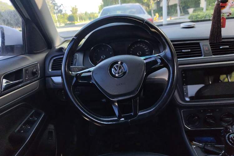 Used Volkswagen Lavida 2015 1.6L Manual Comfort Edition Steering Wheel