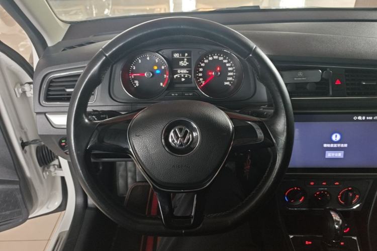 Used Volkswagen Lavida 2015 1.6L Automatic Comfort Edition Steering Wheel