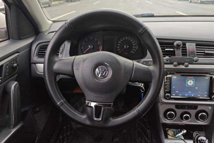 Used Volkswagen Lavida 2015 1.6L Manual Fashion Edition Steering Wheel