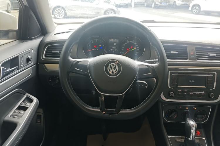 Used Volkswagen Lavida 2015 1.6L Automatic Comfort Edition Steering Wheel