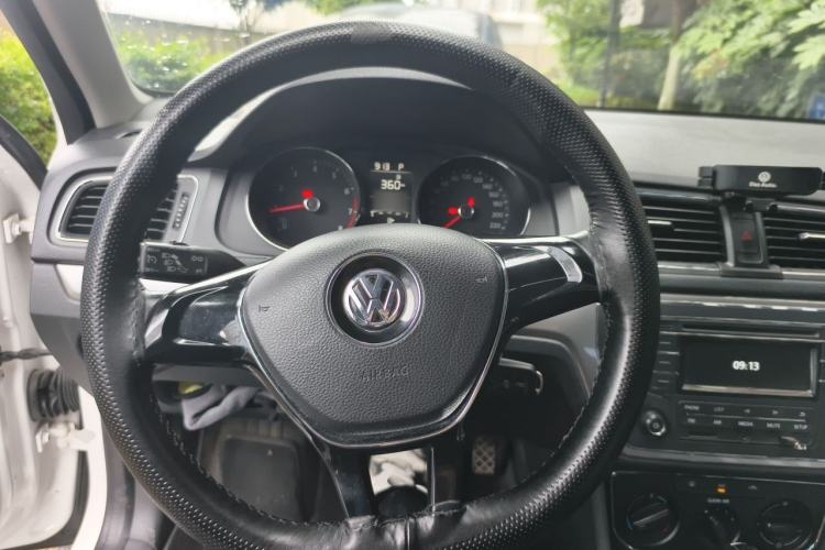 Used Volkswagen Lavida 2015 1.6L Automatic Comfort Edition Steering Wheel