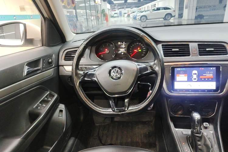 Used Volkswagen Lavida 2015 1.6L Automatic Comfort Edition Steering Wheel