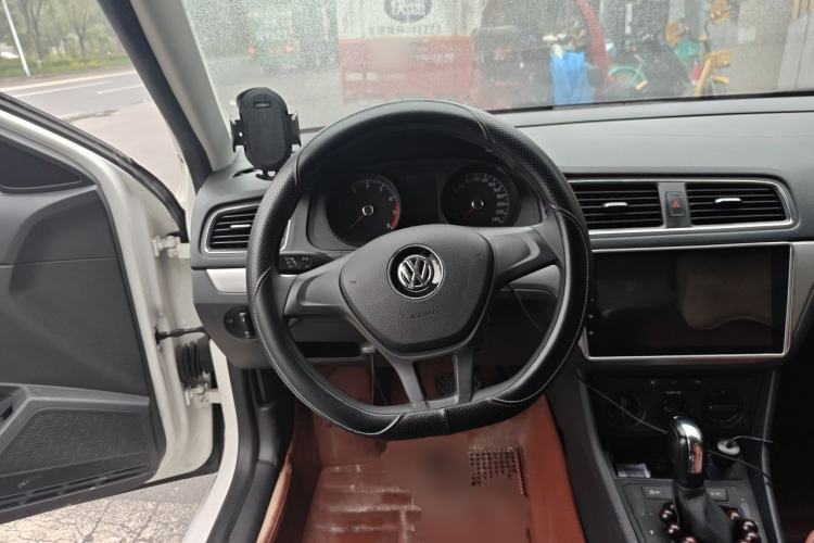 Used Volkswagen Lavida 2015 1.6L Automatic Fashion Edition Steering Wheel