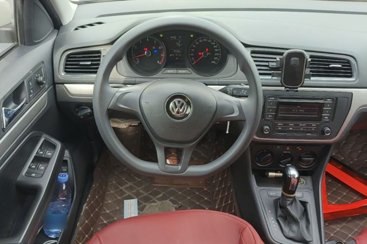 Used Volkswagen Lavida 2015 1.6L Automatic Fashion Edition Steering Wheel