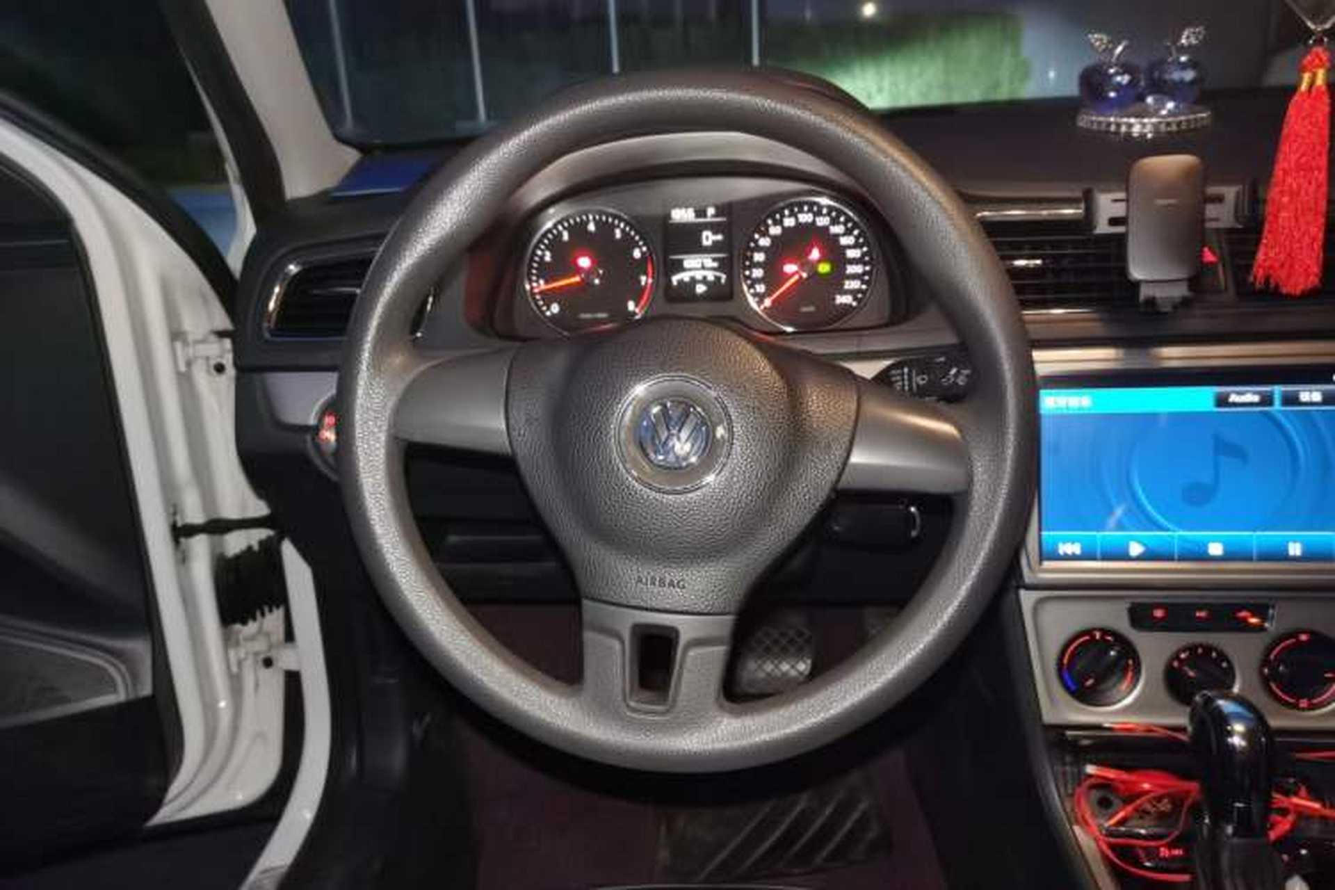 Used Volkswagen Lavida 2015 1.6L Automatic Comfort Edition Steering Wheel