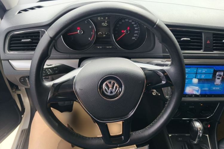 Used Volkswagen Lavida 2015 1.6L Automatic Comfort Edition Steering Wheel