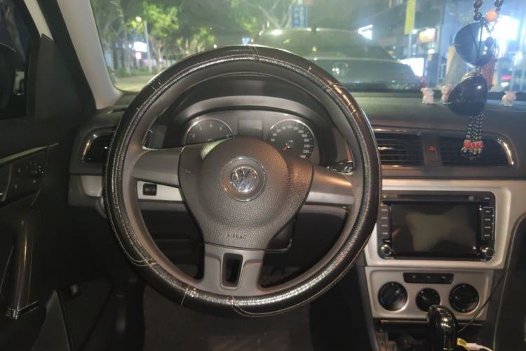 Used Volkswagen Lavida 2015 1.6L Automatic Comfort Edition Steering Wheel