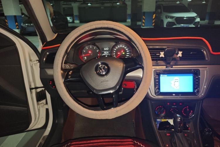 Used Volkswagen Lavida 2015 1.6L Automatic Comfort Edition Steering Wheel