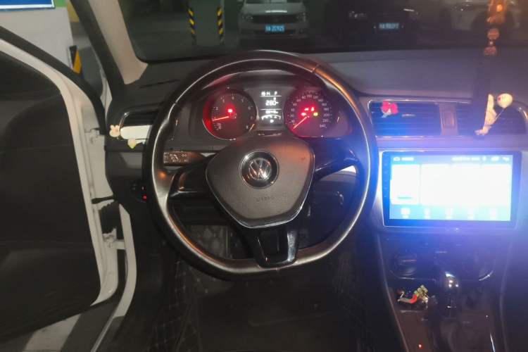Used Volkswagen Lavida 2015 1.6L Automatic Comfort Edition Steering Wheel