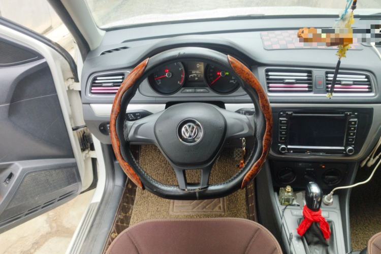 Used Volkswagen Lavida 2015 1.6L Automatic Fashion Edition Steering Wheel