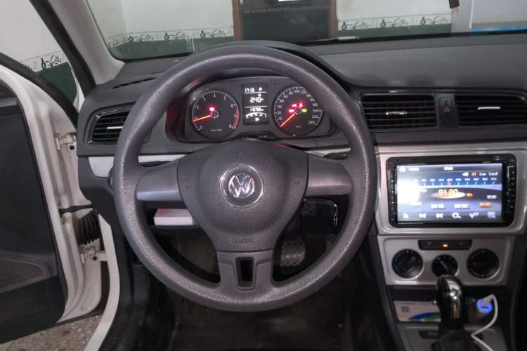 Used Volkswagen Lavida 2015 1.6L Automatic Fashion Edition Steering Wheel