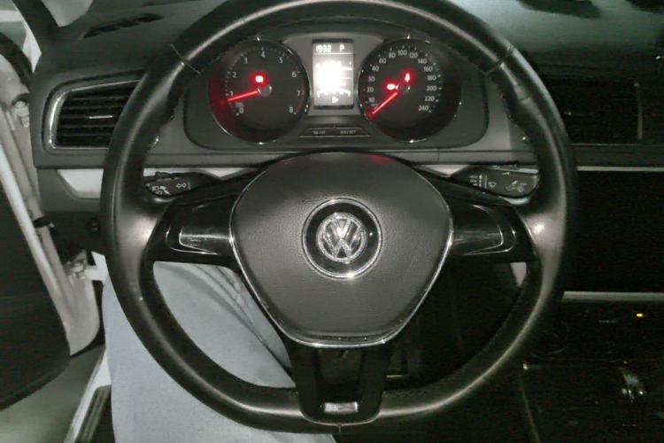 Used Volkswagen Lavida 2015 1.6L Automatic Comfort Edition Steering Wheel