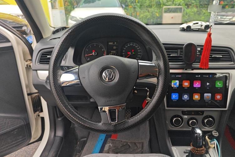 Used Volkswagen Lavida 2015 1.6L Automatic Fashion Edition Steering Wheel