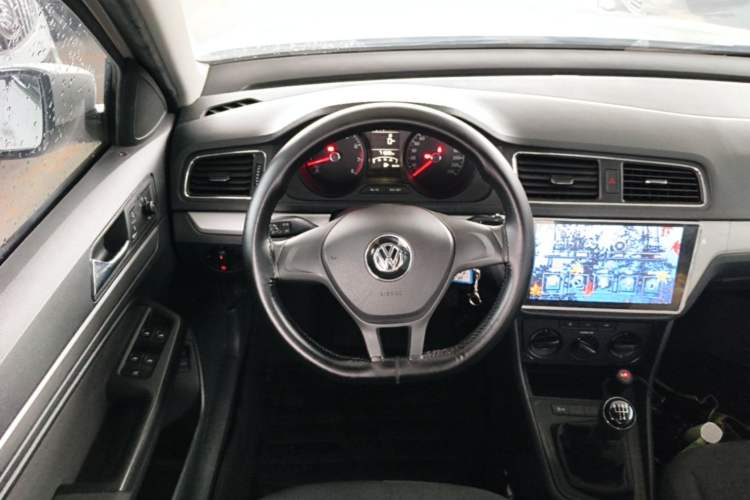 Used Volkswagen Lavida 2015 1.6L Manual Fashion Edition Steering Wheel