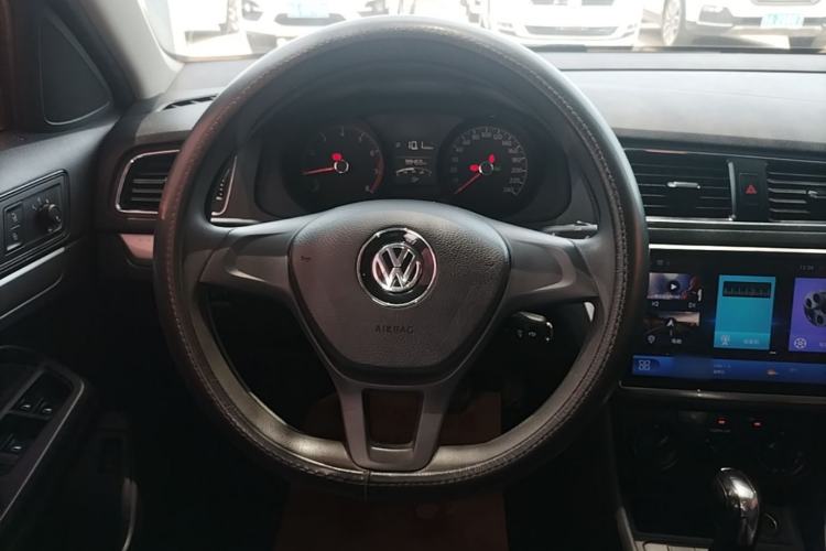 Used Volkswagen Lavida 2015 1.6L Automatic Fashion Edition Steering Wheel