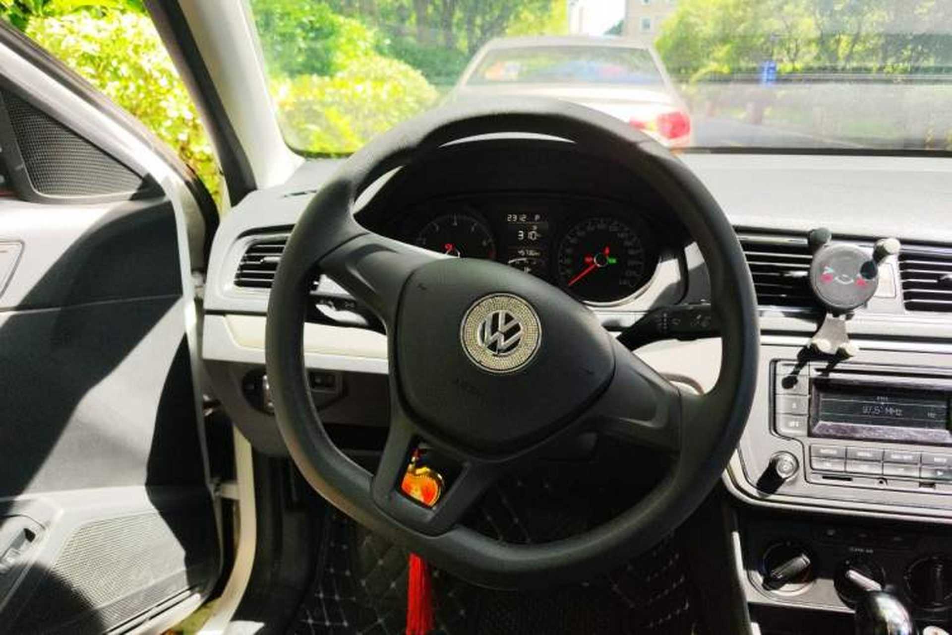 Used Volkswagen Lavida 2015 1.6L Automatic Fashion Edition Steering Wheel