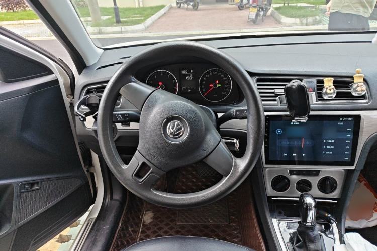 Used Volkswagen Lavida 2015 1.6L Automatic Comfort Edition Steering Wheel