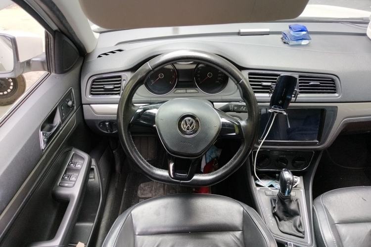 Used Volkswagen Lavida 2015 1.6L Automatic Comfort Edition Steering Wheel