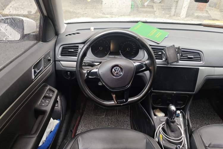 Used Volkswagen Lavida 2015 1.6L Automatic Comfort Edition Steering Wheel