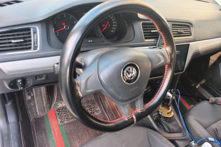 Used Volkswagen Lavida 2015 1.6L Automatic Fashion Edition Steering Wheel