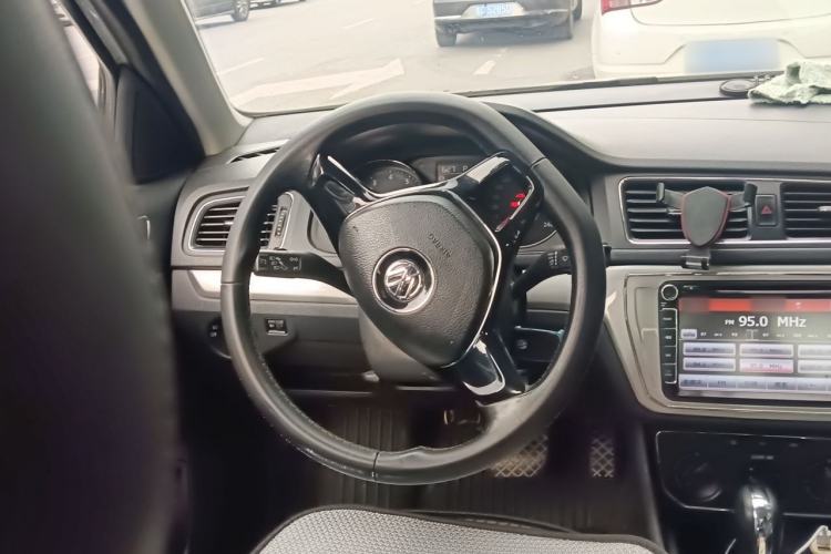 Used Volkswagen Lavida 2015 1.6L Automatic Comfort Edition Steering Wheel