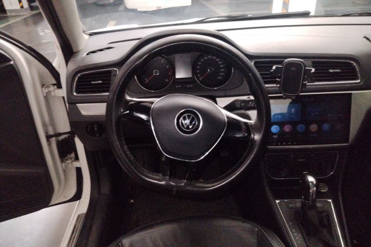 Used Volkswagen Lavida 2015 1.6L Automatic Comfort Edition Steering Wheel