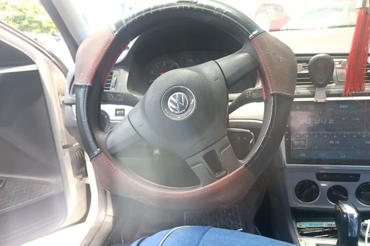 Used Volkswagen Lavida 2015 1.6L Automatic Fashion Edition Steering Wheel