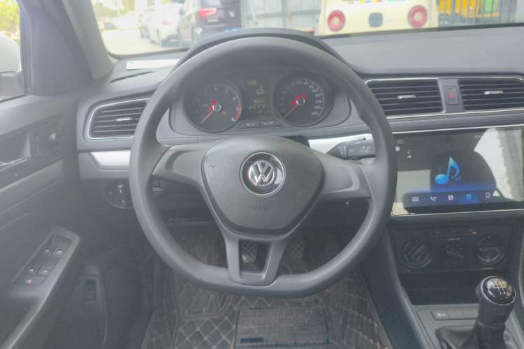 Used Volkswagen Lavida 2015 1.6L Manual Fashion Edition Steering Wheel