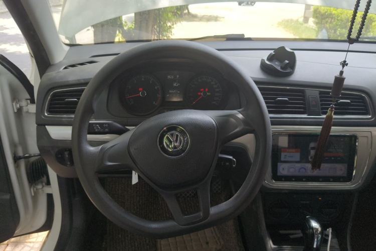 Used Volkswagen Lavida 2015 1.6L Automatic Fashion Edition Steering Wheel