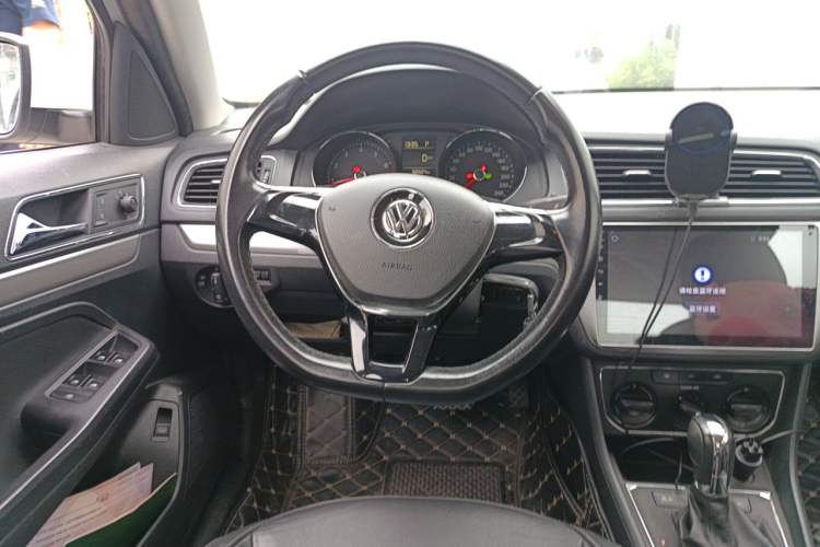 Used Volkswagen Lavida 2015 1.6L Automatic Comfort Edition Steering Wheel