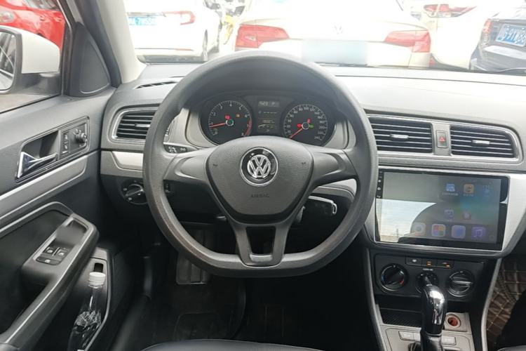 Used Volkswagen Lavida 2015 1.6L Automatic Fashion Edition Steering Wheel