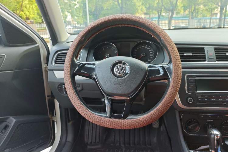 Used Volkswagen Lavida 2015 1.6L Automatic Comfort Edition Steering Wheel