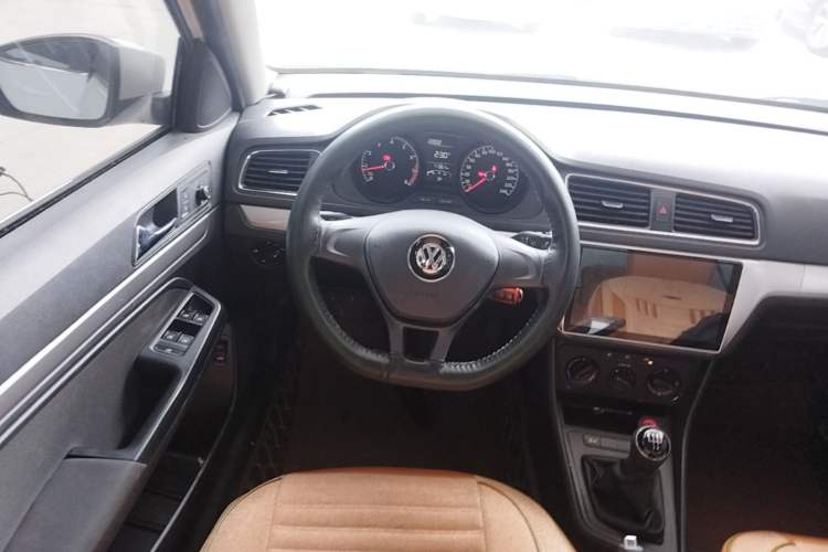 Used Volkswagen Lavida 2015 1.6L Manual Fashion Edition Steering Wheel
