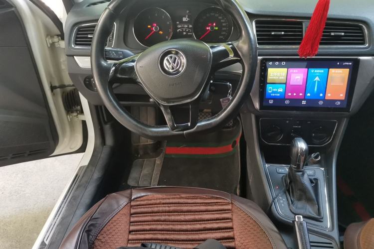 Used Volkswagen Lavida 2015 1.6L Automatic Comfort Edition Steering Wheel