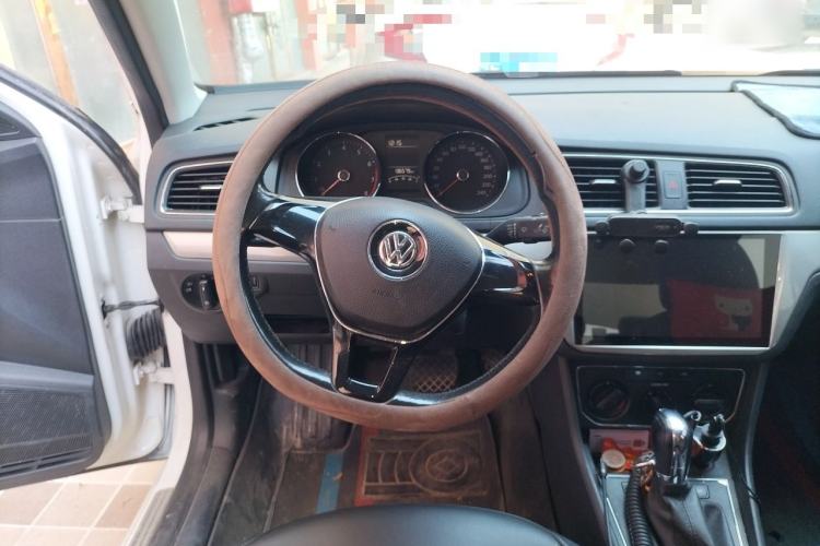 Used Volkswagen Lavida 2015 1.6L Automatic Comfort Edition Steering Wheel
