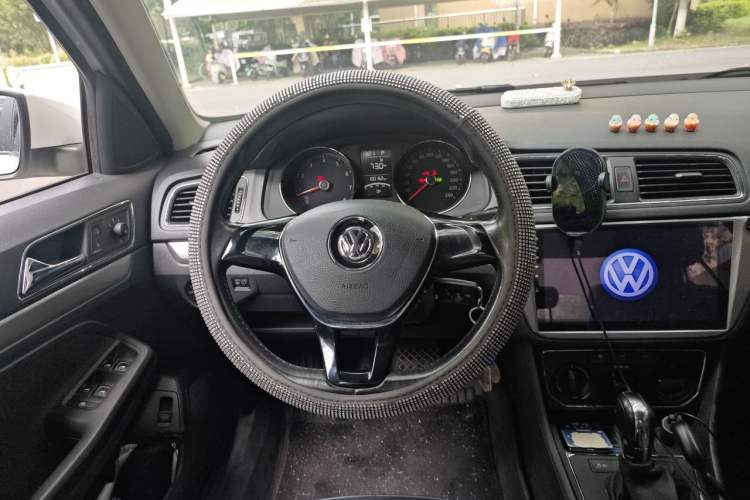 Used Volkswagen Lavida 2015 1.6L Automatic Comfort Edition Steering Wheel