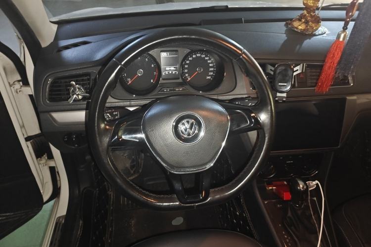 Used Volkswagen Lavida 2015 1.6L Automatic Comfort Edition Steering Wheel