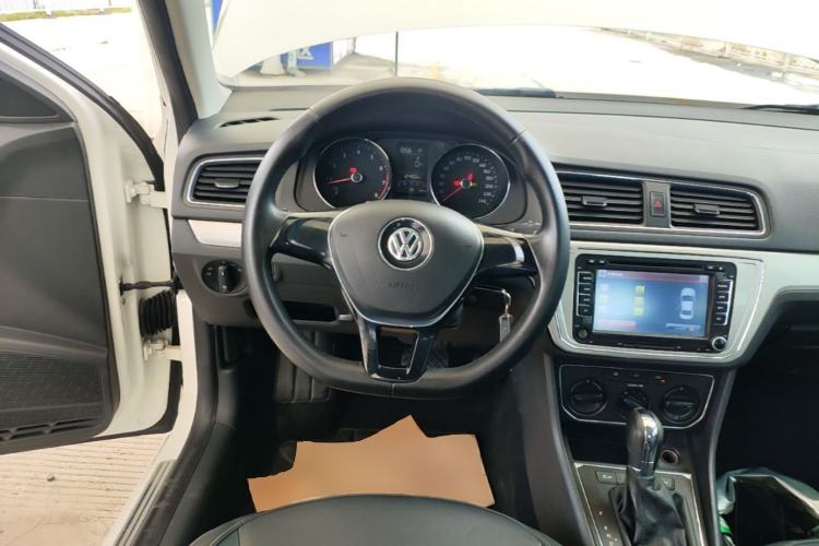 Used Volkswagen Lavida 2015 1.6L Automatic Comfort Edition Steering Wheel