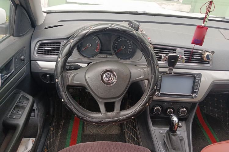 Used Volkswagen Lavida 2015 1.6L Automatic Fashion Edition Steering Wheel
